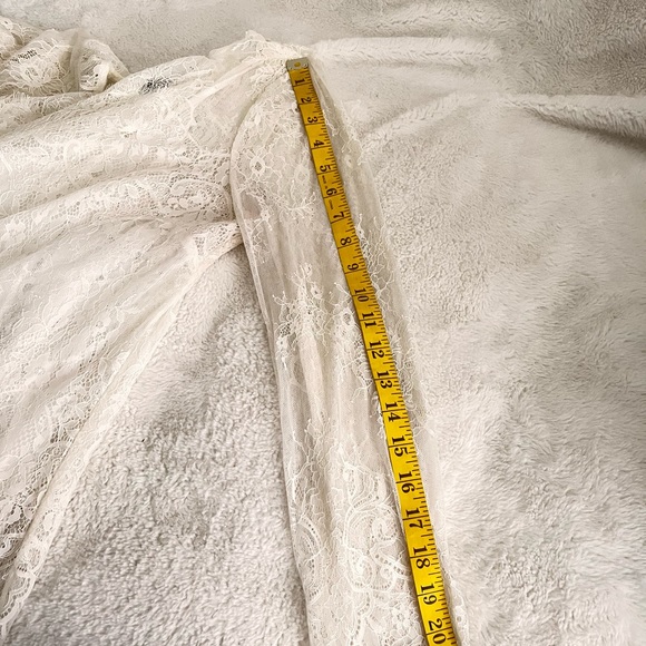 🤑Buy 3 for $15 🎈White House black market Sz M Lace  cream dressy top blouse - Picture 4 of 16